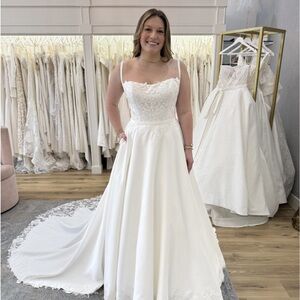 Elegant White Lace Wedding Dress